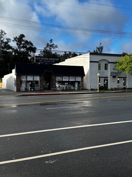 More Photos Of 22540 Ventura Blvd, Woodland Hills Storefront For Sale