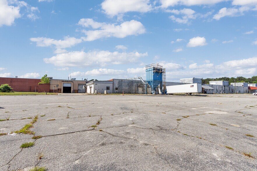 More Photos Of 11200 Dunbarton Blvd, Barnwell Manufacturing For Lease