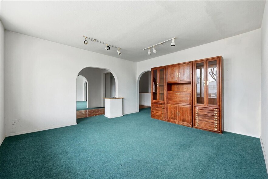 More Photos Of 437 SW 3rd St, Fruitland Freestanding For Sale