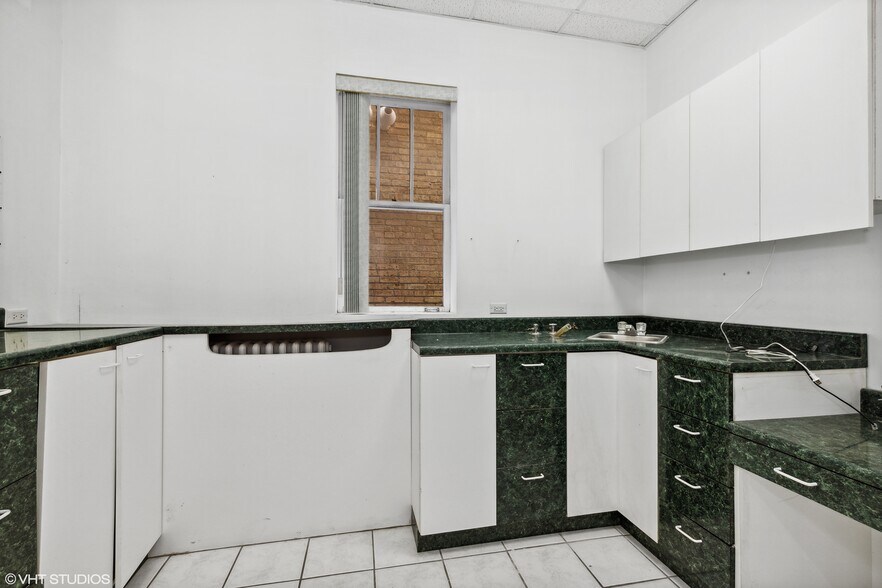 More Photos Of 410 Green Bay Rd, Highwood Office For Lease