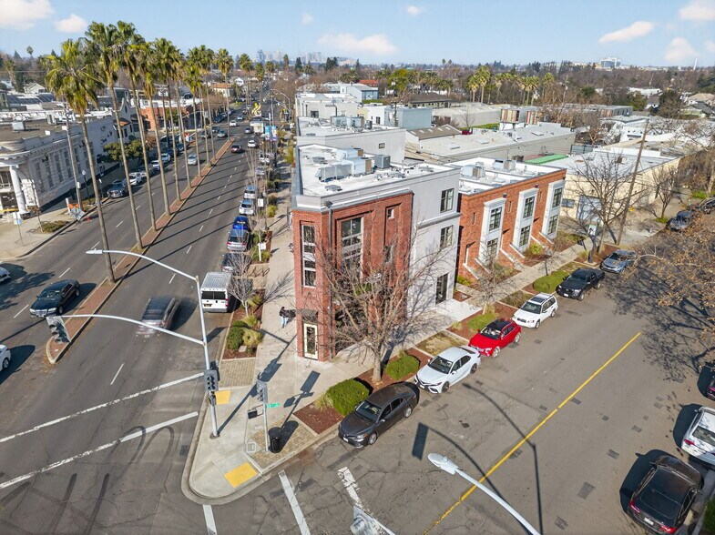 Primary Photo Of 3433 Broadway, Sacramento General Retail For Lease