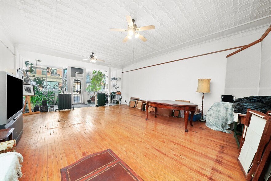 More Photos Of 1303 W Chicago Ave, Chicago Storefront Retail Residential For Sale