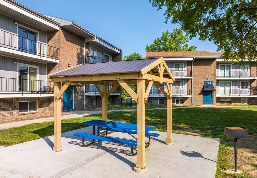 More Photos Of 108 NW 63rd St, Kansas City Apartments For Sale
