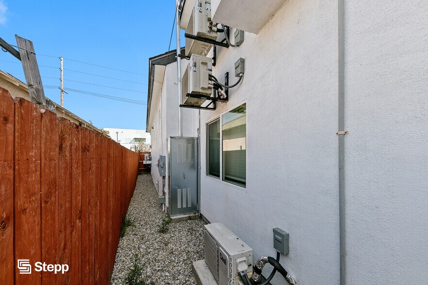 More Photos Of 1038 E 53rd St, Los Angeles Apartments For Sale