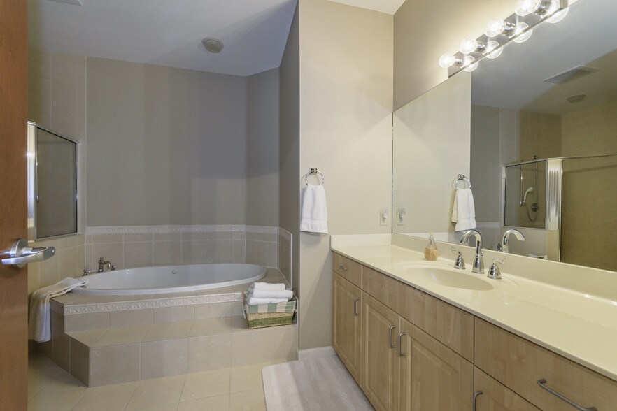 More Photos Of 1010 Davis St, Jacksonville Office For Lease