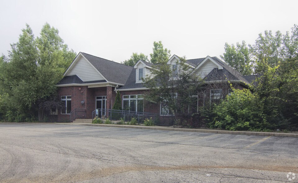 More Photos Of 181 S Lincolnway, North Aurora Medical For Sale