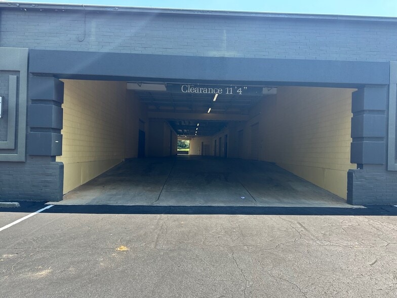 More Photos Of 2144-2148 Hills Ave NW, Atlanta Light Manufacturing For Lease