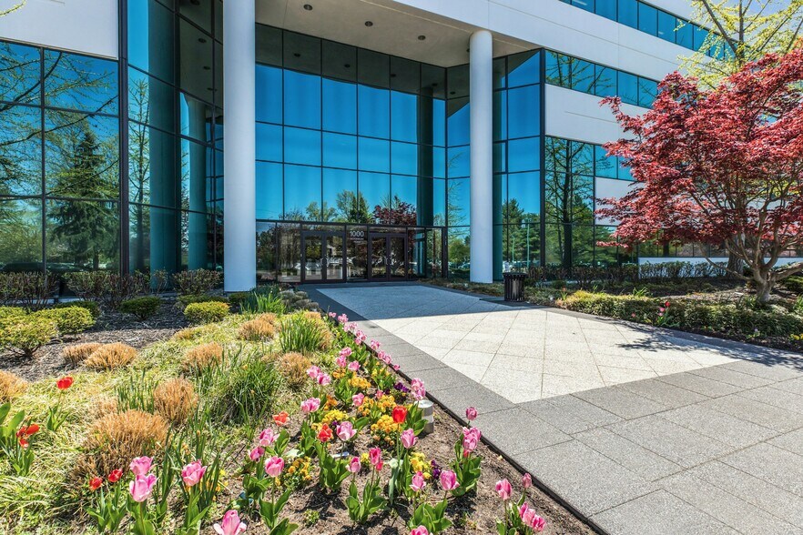 More Photos Of 1000 Woodbury Rd, Woodbury Office For Lease