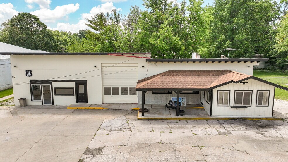 More Photos Of 406 W Carpenter St, Jerseyville Flex For Sale