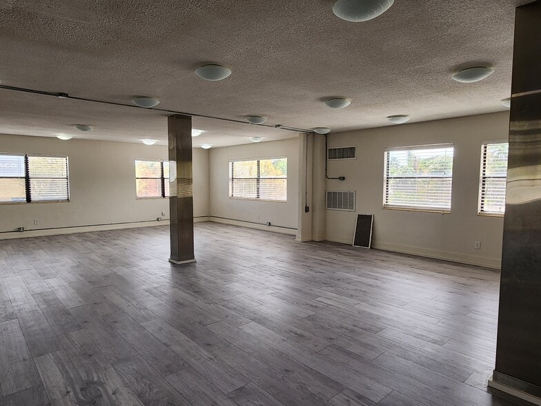 More Photos Of 1427-1437 4th St S, Saint Petersburg Storefront Retail Office For Sale