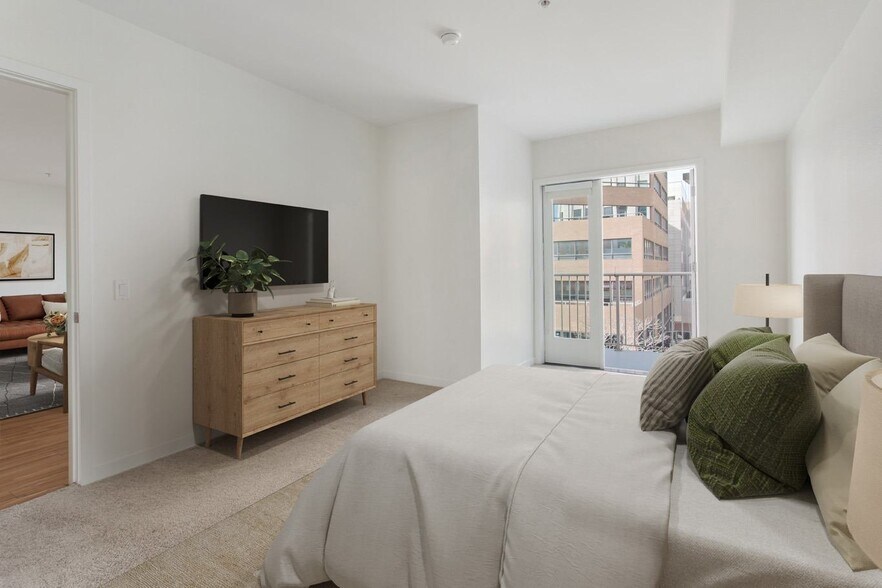 More Photos Of 214 Santa Monica Blvd, Santa Monica Apartments For Lease