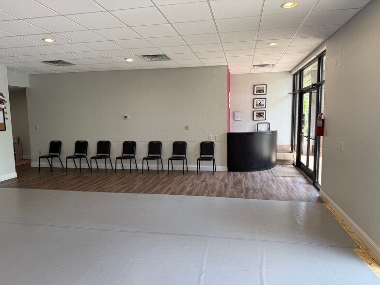 More Photos Of 11921 Kingston Pike, Farragut Storefront For Lease