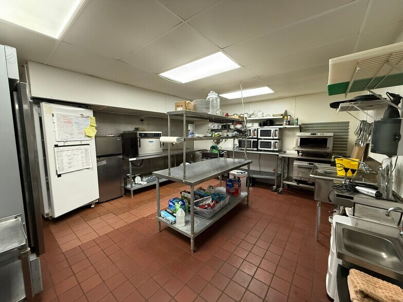 More Photos Of 201 S Walnut St, Appleton Storefront Retail Residential For Sale