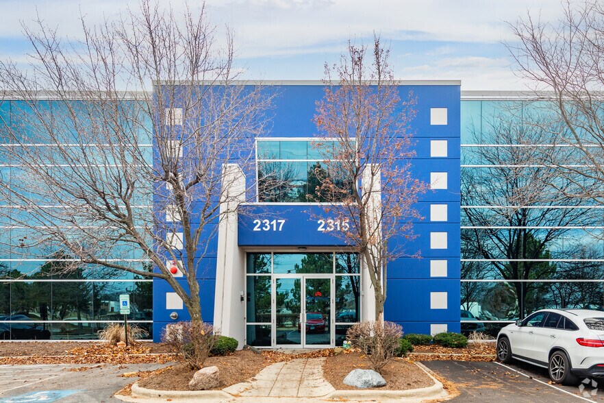 More Photos Of 2315-2317 Landmeier Rd, Elk Grove Village Warehouse For Lease