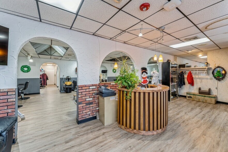 More Photos Of 917 Hempstead Tpke, Franklin Square Storefront For Sale