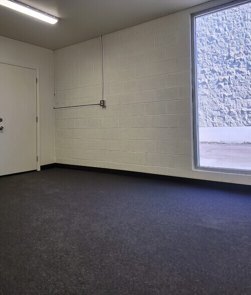 More Photos Of 506 E Juanita Ave, Mesa Warehouse For Lease