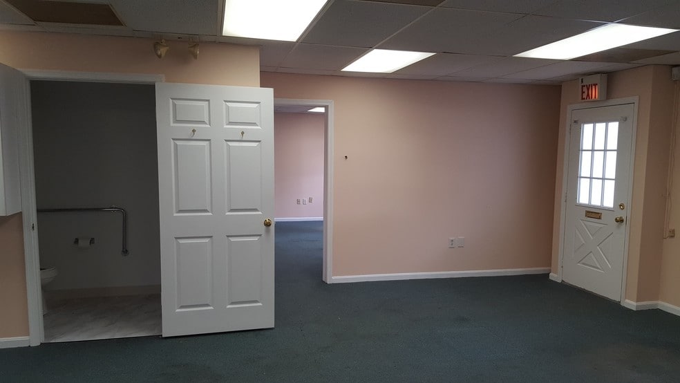 More Photos Of 9520 Marlboro Pike, Upper Marlboro Office For Sale