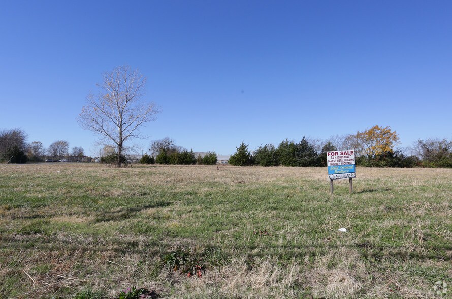 More Photos Of 2525 N Center St, Bonham Land For Lease