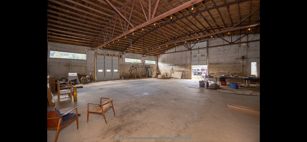 More Photos Of 860 Riverside Dr, Asheville Warehouse For Lease
