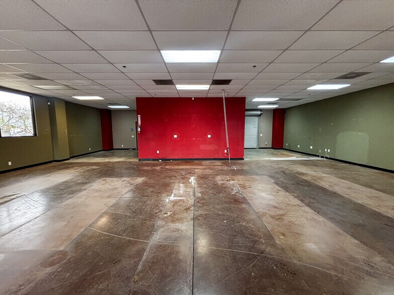 More Photos Of 79440 Highway 111, La Quinta General Retail For Lease