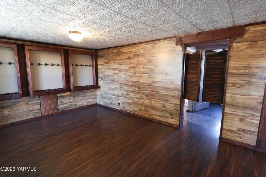 More Photos Of 2107 E Mead Ave, Yakima Manufacturing For Sale