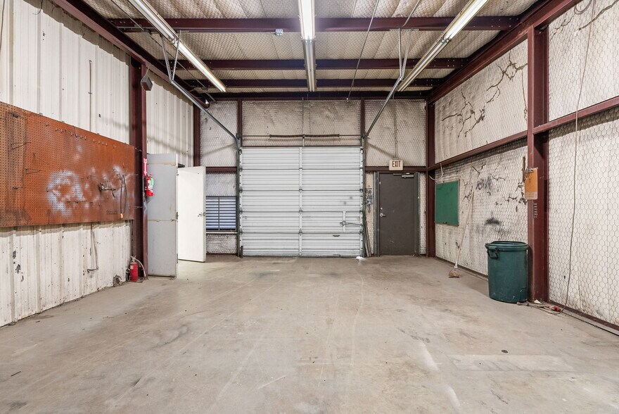 More Photos Of 3401 NNE Loop 323, Tyler Light Distribution For Sale