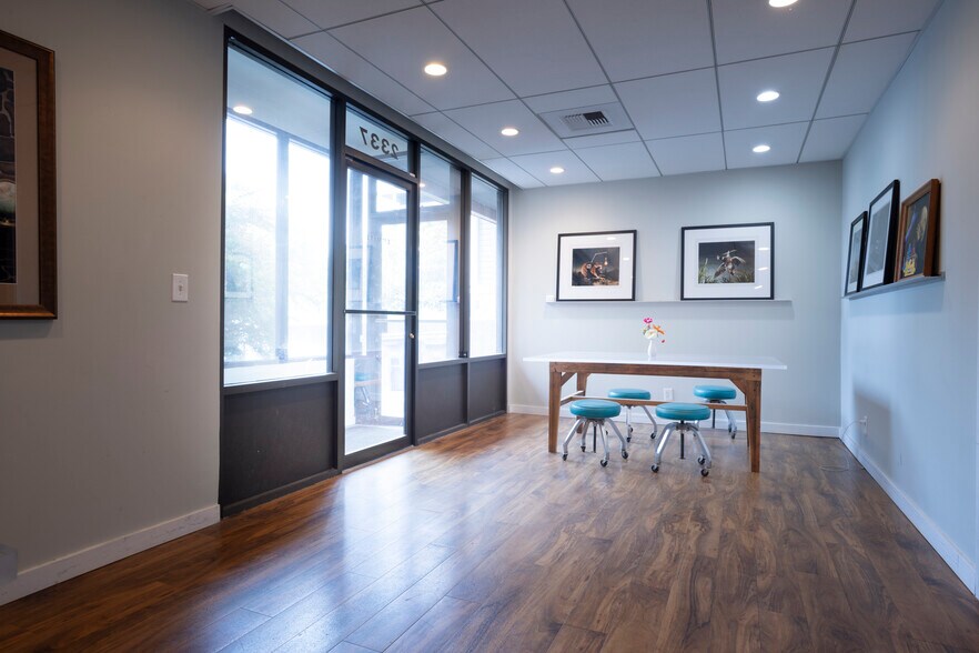 More Photos Of 2337 SE Ankeny St, Portland Office For Sale
