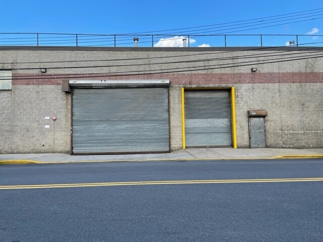 More Photos Of 18-81 Steinway St, Astoria Warehouse For Sale