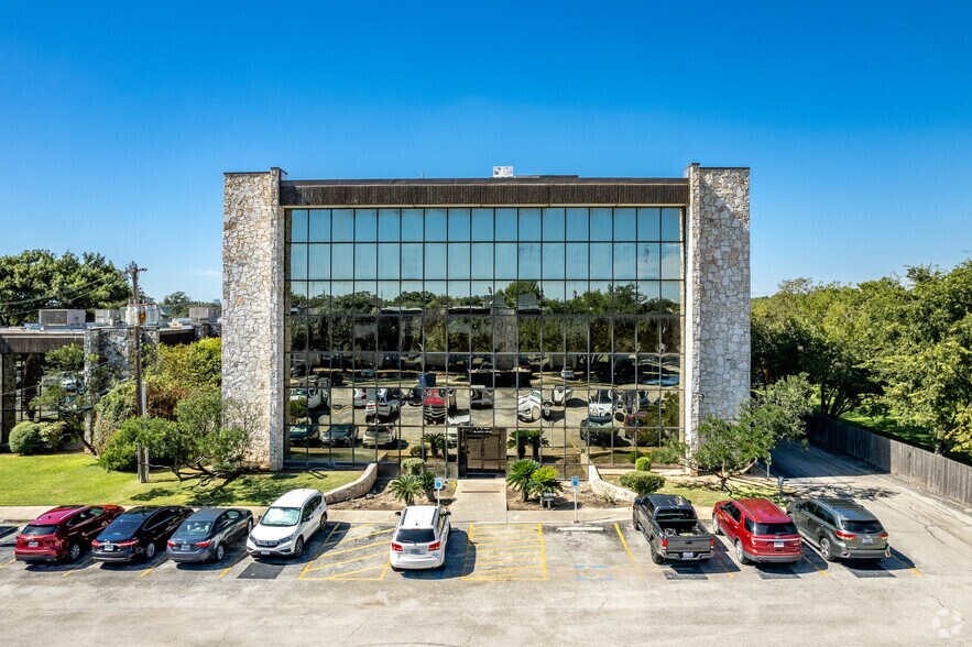 More Photos Of 7410 Blanco Rd, San Antonio Office For Lease