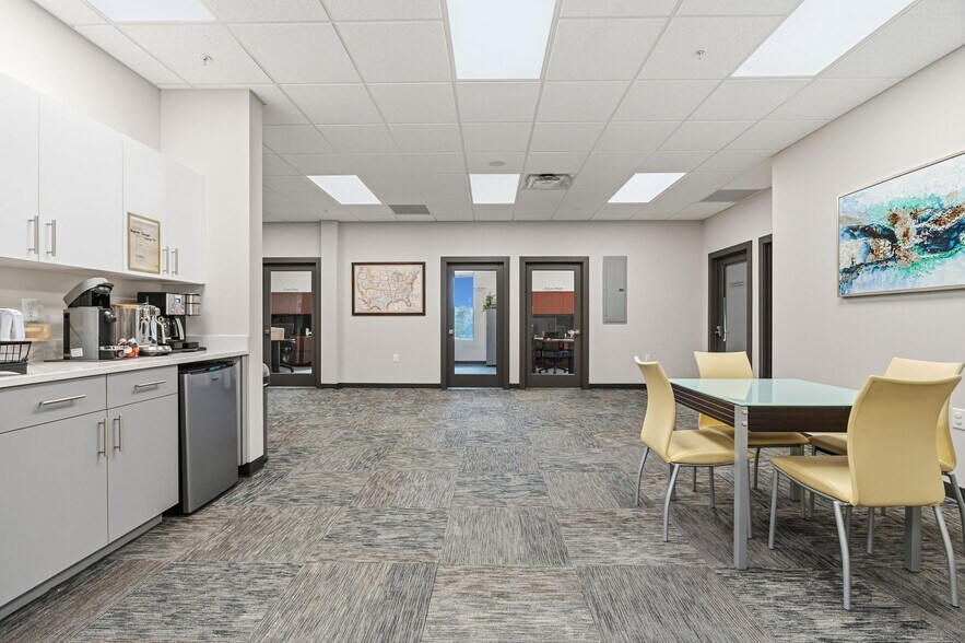 More Photos Of 131 S Country Club Rd, Lake Mary Office For Sale