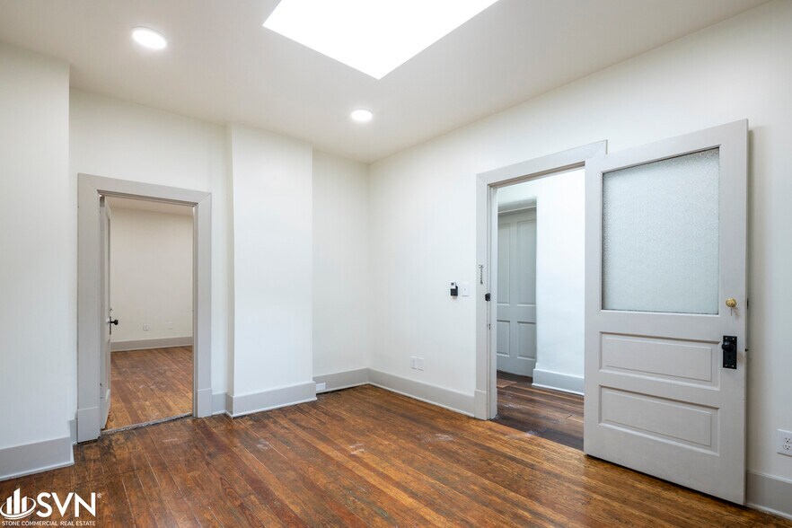 More Photos Of 150 W Short St, Lexington Office For Lease