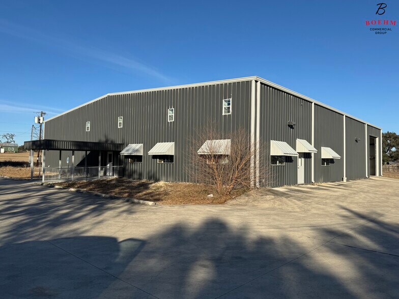 Primary Photo Of 2 Hill View Ln, Boerne Warehouse For Lease