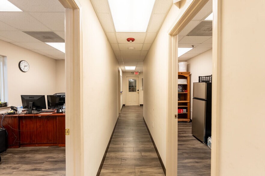 More Photos Of 89 Green St, Warner Robins Warehouse For Sale