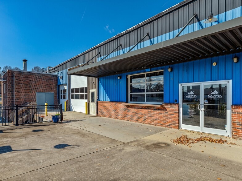 More Photos Of 212 S Green St, Morganton Bar For Sale