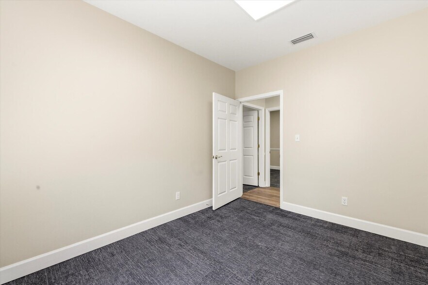 More Photos Of 1804 Miccosukee Commons Dr, Tallahassee Office For Sale