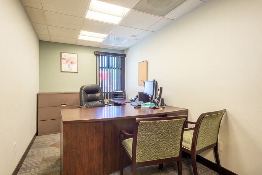 More Photos Of 500 S 4th St, Las Vegas Office For Lease