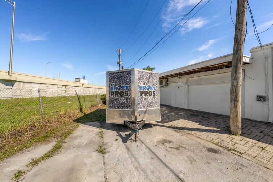 More Photos Of 3569 NW 10th Ave, Oakland Park Warehouse For Lease