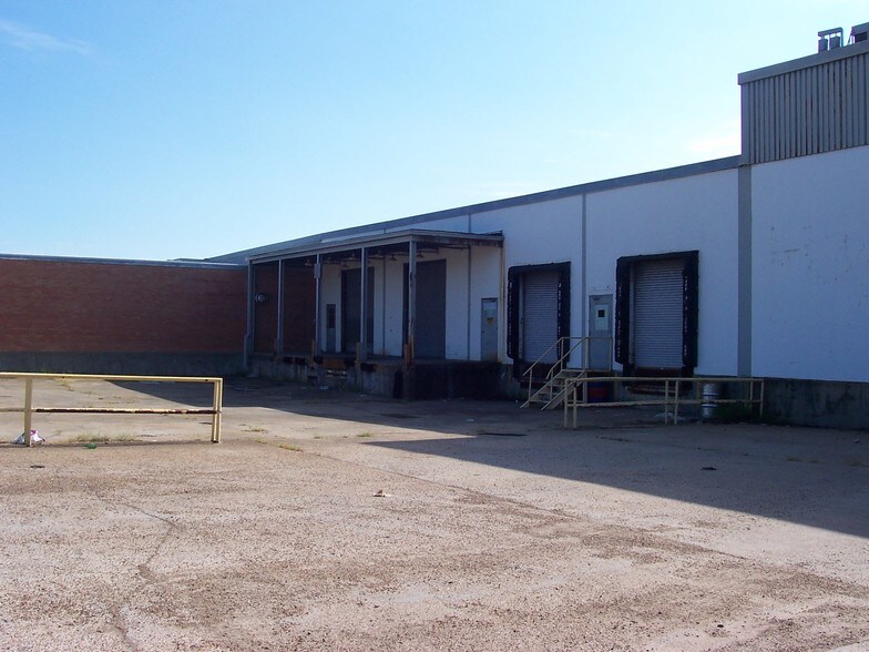 More Photos Of 750 Boling St, Jackson Light Distribution For Lease