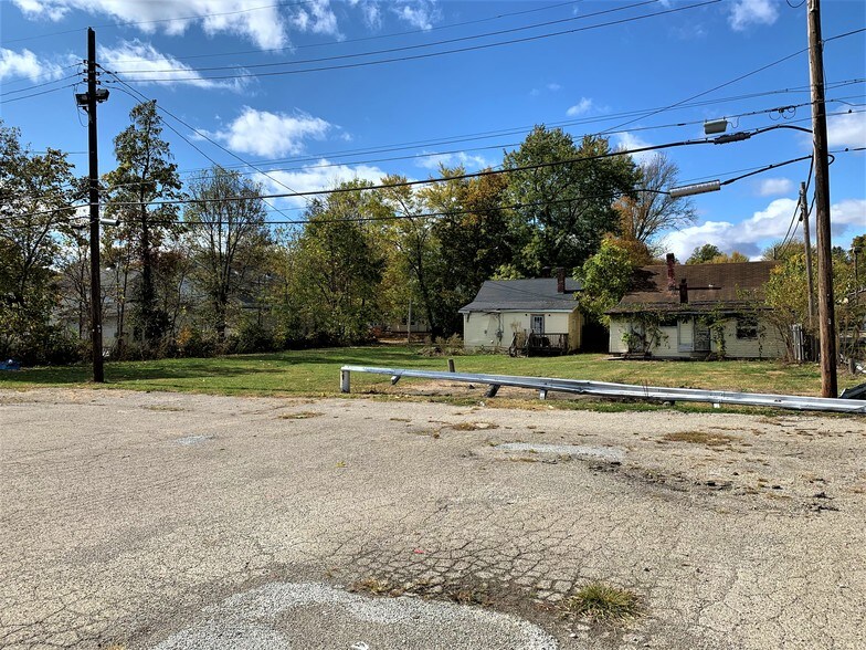 More Photos Of 917 Western Ave, Connersville Bar For Sale