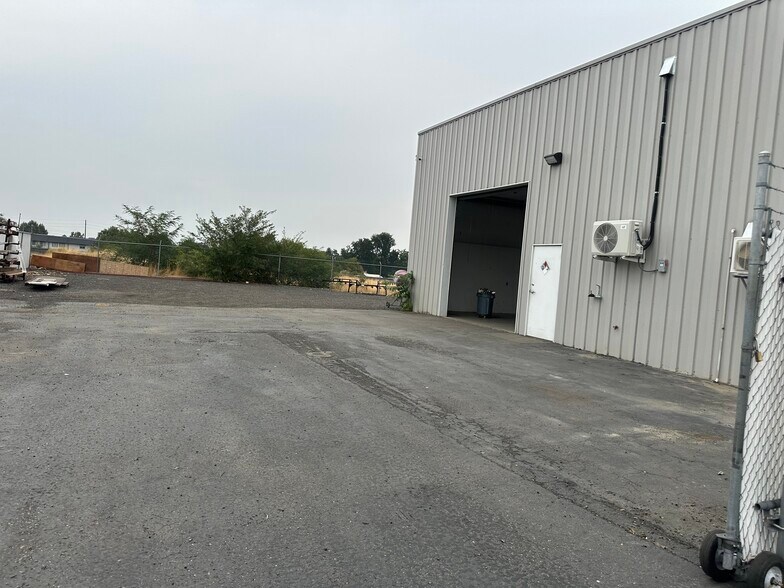 More Photos Of 918 W Canal Dr, Kennewick Industrial For Sale