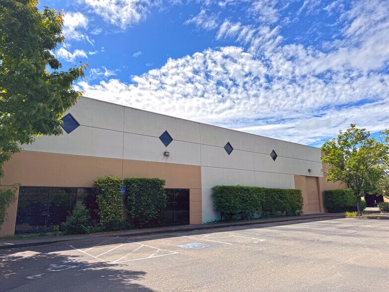 More Photos Of 5555 Skylane Blvd, Santa Rosa Warehouse For Lease
