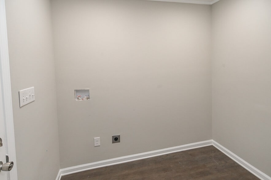 More Photos Of 9582 Heart of Dixie hwy, Arab Self Storage For Sale