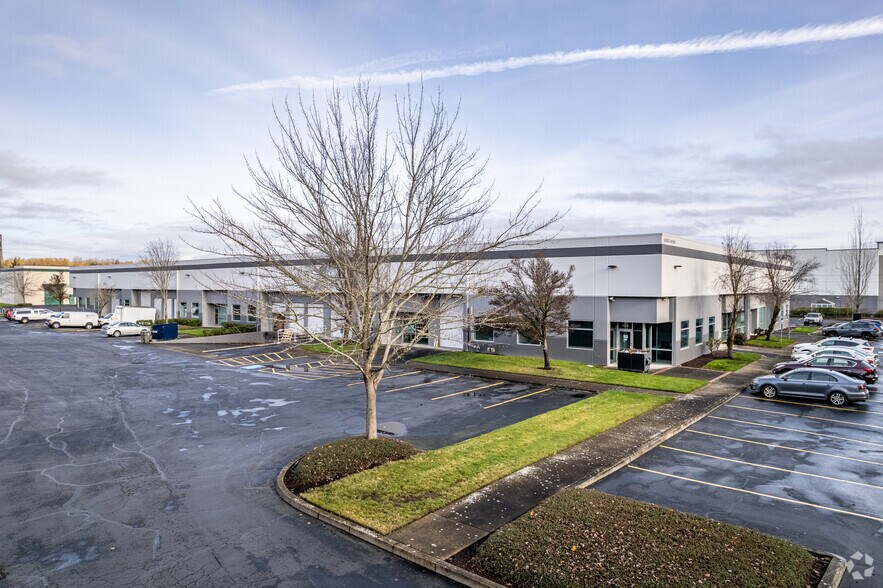 More Photos Of 16353 NE Cameron Blvd, Portland Warehouse For Lease