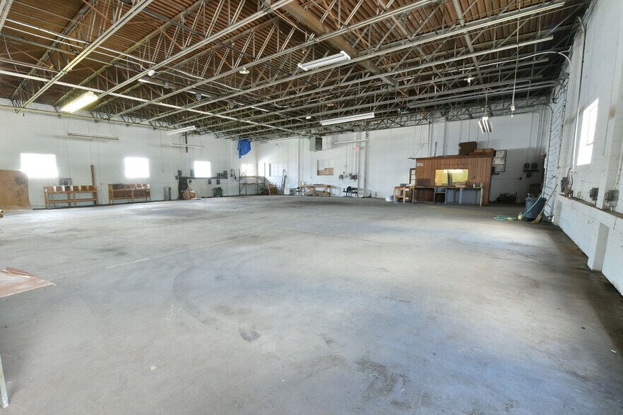 More Photos Of 1150-1160 Newark Rd, Zanesville Warehouse For Sale