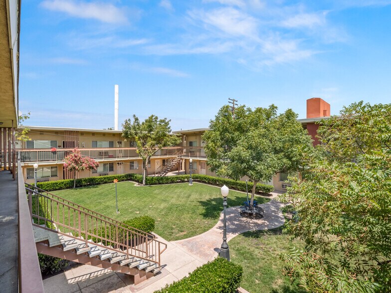 More Photos Of 532-620 N Fulton St, Fresno Apartments For Sale