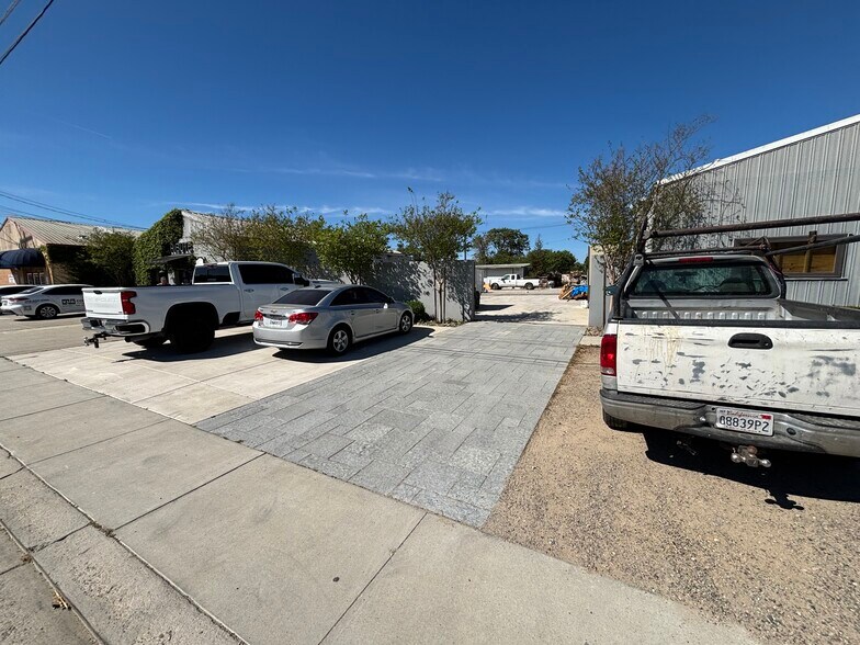 More Photos Of 331 Pine St, Ripon Warehouse For Lease