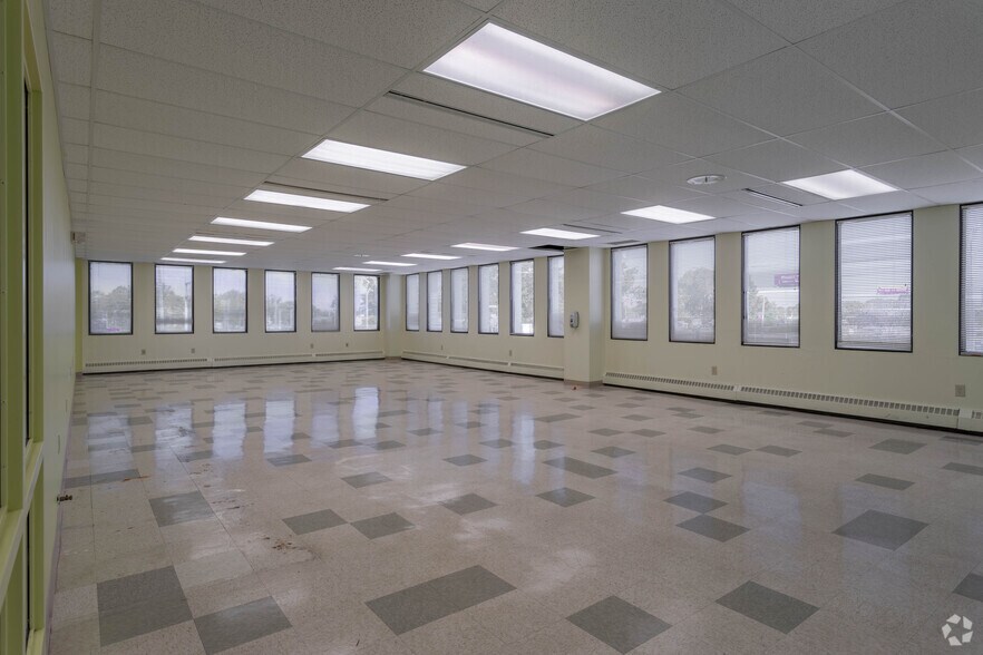 More Photos Of 35350 Curtis Blvd, Eastlake Medical For Lease