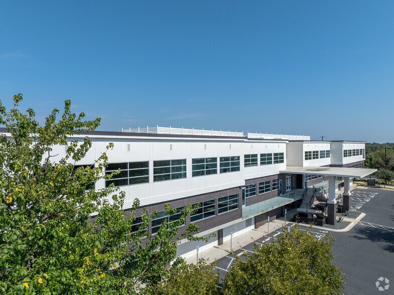 More Photos Of 8701 Menchaca Rd, Austin Medical For Sale