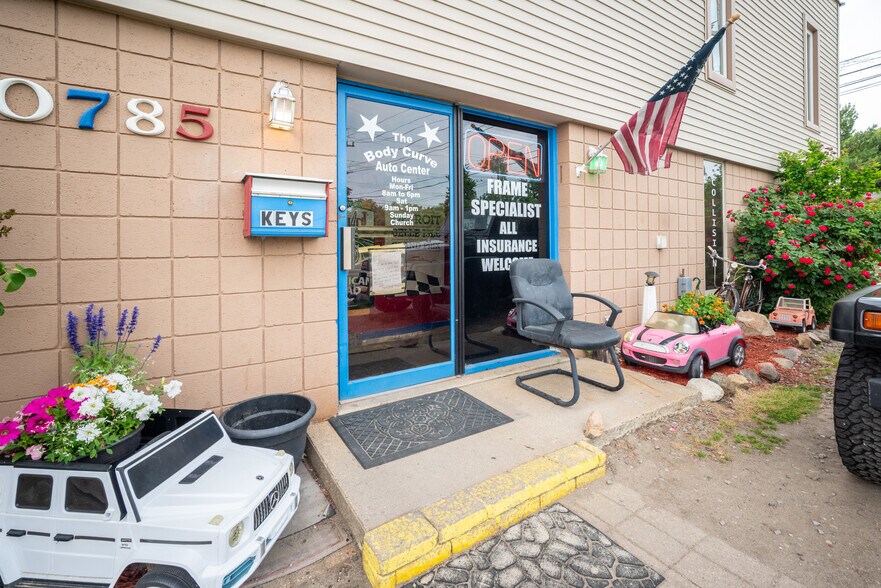 More Photos Of 20785 Orchard Lake Rd, Farmington Hills Warehouse For Sale
