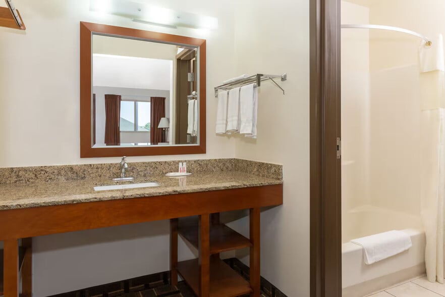 More Photos Of 851 Paxton Elsie Rd, Paxton Hotel For Sale